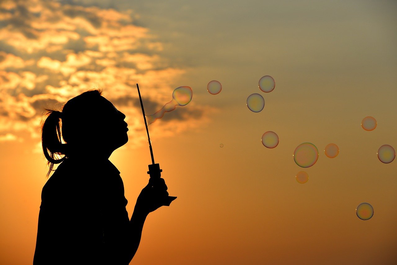 woman, bubbles, sunset-1038648.jpg